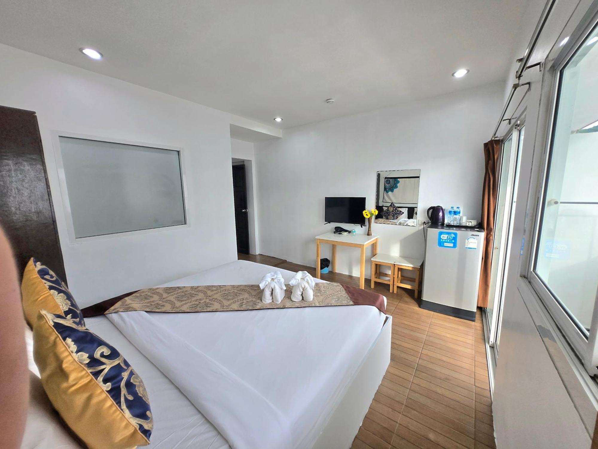 Happy 99 Guest House Patong Zewnętrze zdjęcie