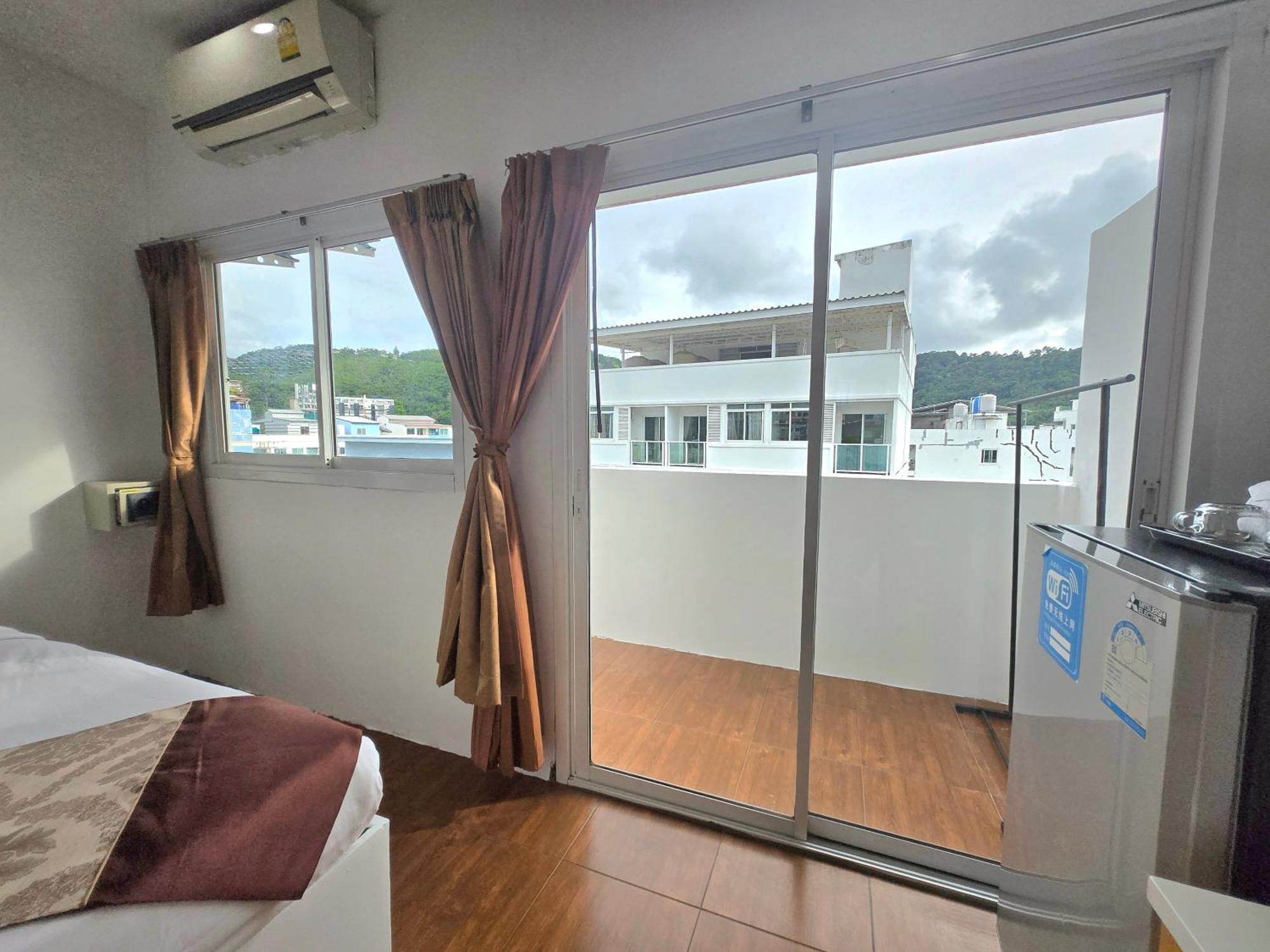 Happy 99 Guest House Patong Zewnętrze zdjęcie